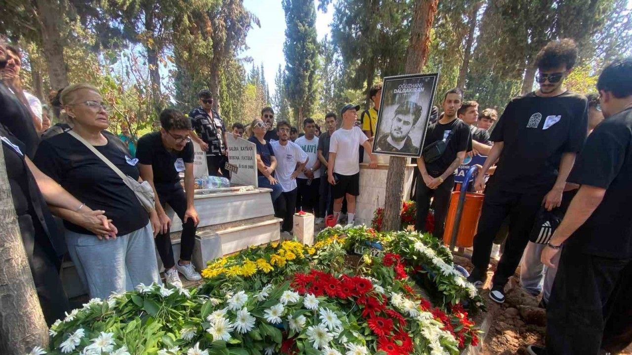 ‘Jrokez’ lakaplı yayıncı Oğuzhan Dalgakıran toprağa verildi