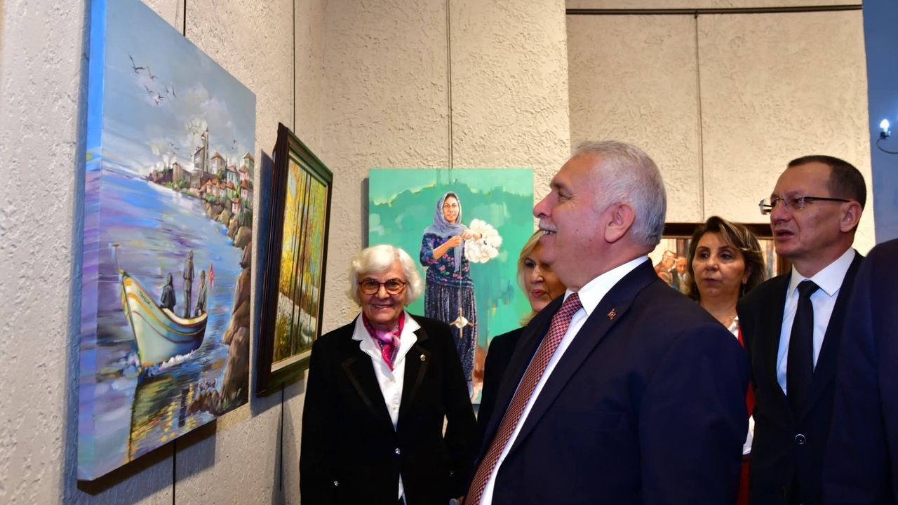 Vali Aziz Yıldırım,“Cumhuriyetin Renkleri” sergisi'nin açılışına katıldı