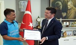 Başkan Kaya,örnek davranış sergileyen personele 'Teşekkür Belgesi' verdi