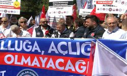 Devlet Memurları Konfederasyonu’ndan Hazine ve Maliye Bakanlığı önünde basın açıklaması