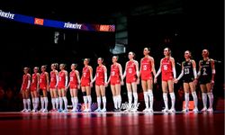 A Milli Kadın Voleybol Takımı, hazırlık kampı için Antalya’ya gitti