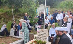 Şehit Ahmet Çamur, kabri başında anıldı