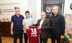 Talas Belediyespor’un gururu Trabzonspor'lu Mustafa Çiğdem’den Başkan Yalçın’a ziyaret