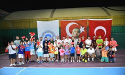 Zafer Bayramı Tenis Kupası'da ödüller verildi