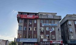 Bahçelievler İlçe Başkanlığı binasına "CHP İstanbul İl Başkanlığı" yazısı asıldı