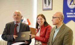 Duayen gazeteci-yazar Haluk Şahin, dijital çağın risklerini anlattı