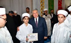 Vali Aziz Yıldırım, Hanife Hatun Camii’nde düzenlenen icazet merasimine katıldı