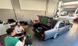 Bagajında televizyon ve oyun konsolu var