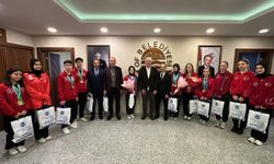 Dünya şampiyonları Of Belediyesi'nde