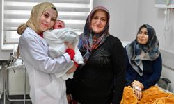 Yeni yılın ilk bebeklerine hediye