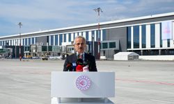 Bakan Uraloğlu: '12 aylık dönemde üst geçişler ile birlikte toplam 2 milyon 507 bin 399 uçak trafiğine ulaştık'