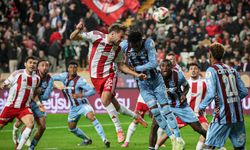 Trendyol Süper Lig: Antalyaspor: 1 - Trabzonspor: 0 (İlk yarı)