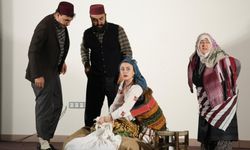 İlçelerde tiyatro şöleni sürüyor