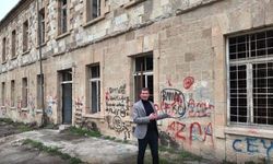 Tarihi binaya yapılan çirkin saldırıya belediye başkanından sert tepki