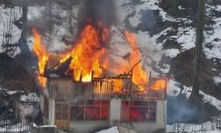 Balık tesisinde çıkan yangın evi küle çevirdi