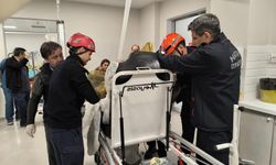 Göğüs boşluğuna demir saplanan hastanın ameliyatına itfaiye girdi