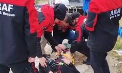 Bayramı köyünde geçirsin diye sedye ile evine taşındı