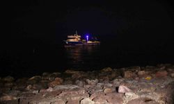 Kafes balıkçılığında kullanılan balıkçı motoru karaya oturdu