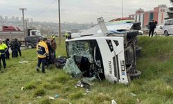 Öğrencileri taşıyan midibüs şarampole devrildi: 9'u öğrenci 15 yaralı