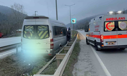 Trabzon'dan Amasya'ya giden tur minibüsü kaza yaptı