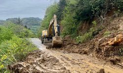Ortahisar Belediyesi, kırsal mahallelerde yaşanan heyelanlara müdahale etti