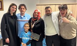 Kulislerde dikkat çeken kare: Aile duruşu sahaya yansıyor