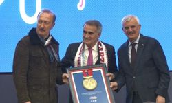 Başkentte Trabzon Günleri: Şenol Güneş ve Tolga Zengin vatandaşlarla buluştu