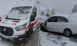 Trabzon plakalı otomobil ile Ambulans çarpıştı