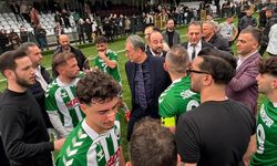 Başkan Azizoğlu şampiyonluk sonrası sahaya indi