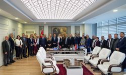 Başkan Kaya'ya doğum günü sürprizi