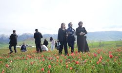 Trabzonlu akademisyenler Muş'ta lalelerle buluştu