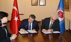 Ahmet Metin Genç ile Tamer Karadağlı arasında protokol imzalandı