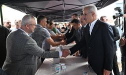 Bakan Uraloğlu Akçaabat’ta vatandaşlarla bayramlaştı