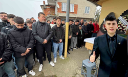 Bıçaklanarak öldürülen genç toprağa verildi