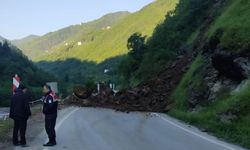 Trabzon-Bayburt karayolu heyelan nedeniyle ulaşıma kapandı