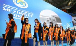 Avrasya Üniversitesi'nde mezuniyet coşkusu