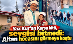 Cemaate katıldı,namazın ardından hocasına koştu