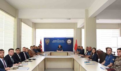 Emniyet Müdürü Baybaba, birim amirleriyle toplantı yaptı