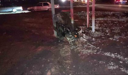 Hafif ticari araçla çarpışan motosikletin sürücüsü öldü