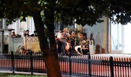 Hakkında yakalama kararı olan şahıs polise ateş açıp dükkana saklandı: Yaralı halde 6 saat direndi