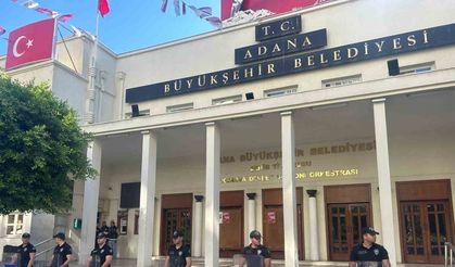 Adana Büyükşehir Belediye Başkanı Karalar gözaltına alındı, belediyede arama başlatıldı