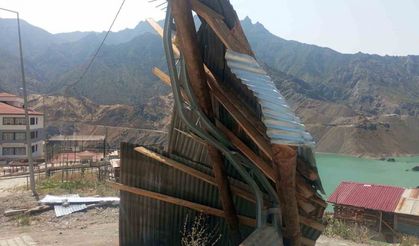 Artvin’de fırtına ve sağanak yağış tahribata yol açtı