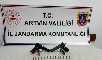 Artvin’de silah sesleri üzerine yapılan kontrolde ruhsatsız tabanca ele geçirildi