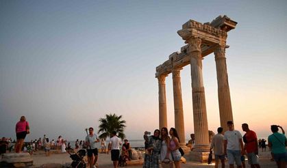 Bakan Ersoy: "19 Temmuz’da Antalya ve Gazipaşa havalimanlarımızdan 102 bin 6 yabancı ziyaretçi girişi gerçekleşti"