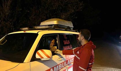 Bayburt’ta Kızılay gönüllüleri arama ekiplerine ikramlarla destek oldu