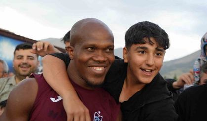 Erzurum’daki üçüncü taraftar buluşmasında Trabzonspor’a yine sevgi seli