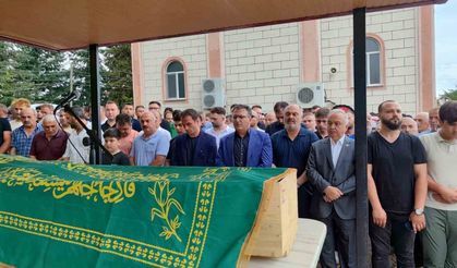 Gazeteci Cem Küçük babasını son yolculuğa uğurladı