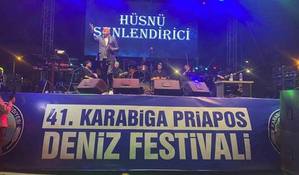 Karabiga’da Priapos Deniz Festivali’nde Hüsnü Şenlendirici ve Emre Fel rüzgarı esti