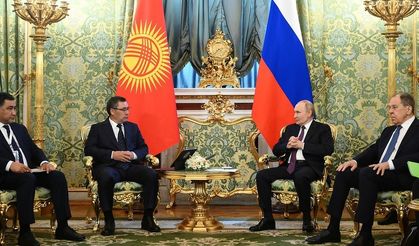 Putin, Kırgızistan Cumhurbaşkanı Caparov ile görüştü