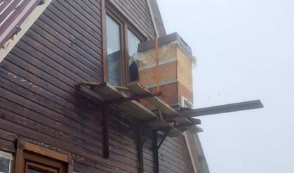 Rizeli arıcı peteklerini ayılardan korumak için çatıya yerleştirdi